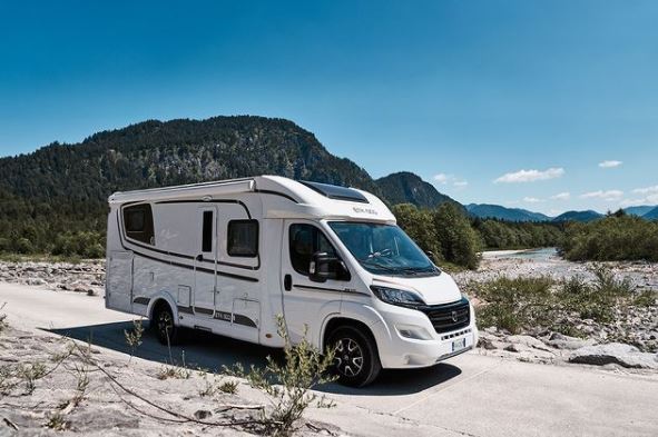 Premium Class Motorhome Etrusco T7300 SB vai līdzīgs